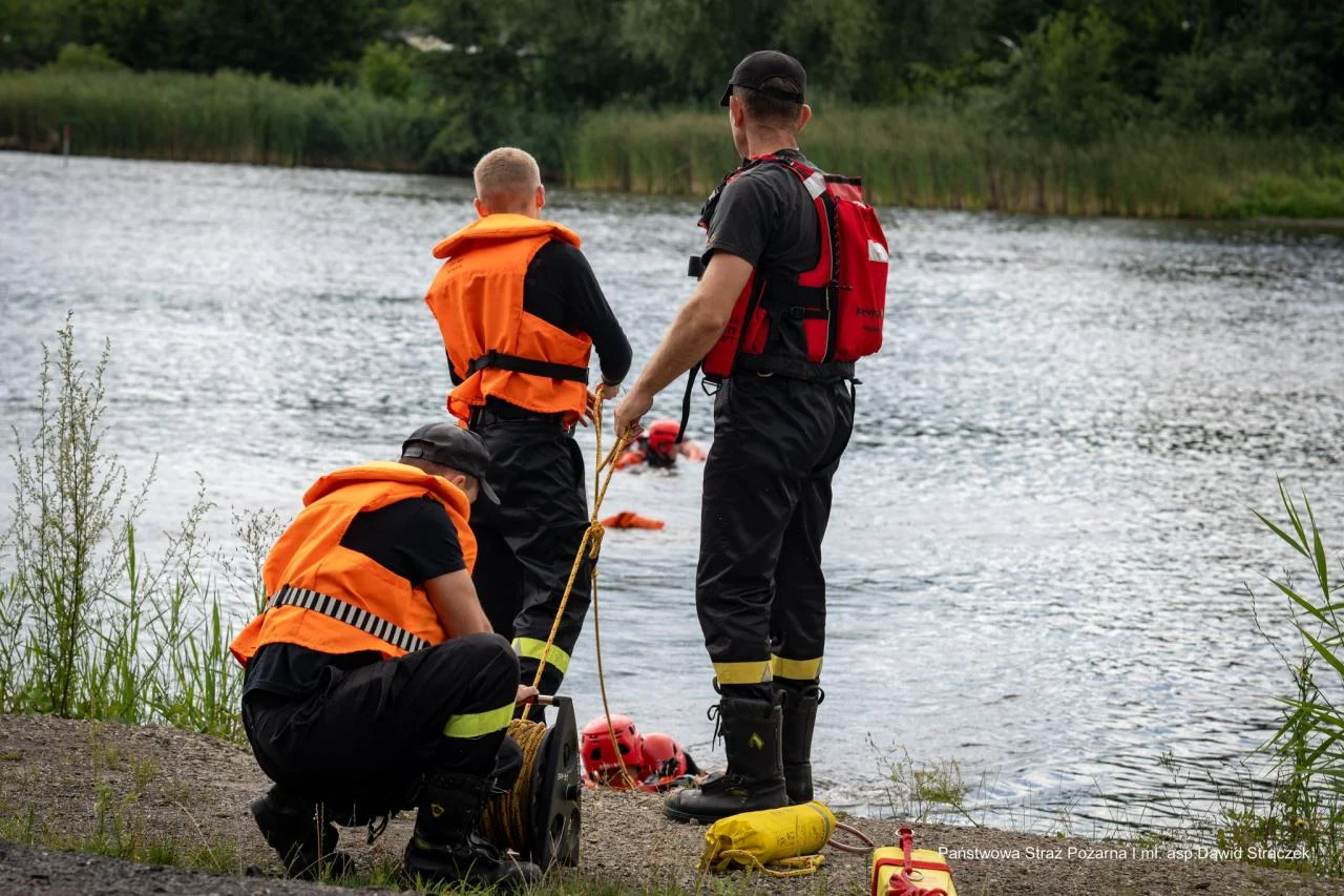 Służby ratunkowe ćwiczyły nad stawem Kokotek 9
