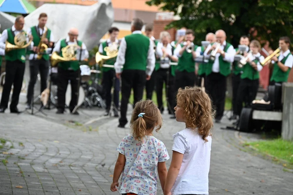 Orkiestry dęte znów zachwyciły – niedzielne koncerty promenadowe trwają
