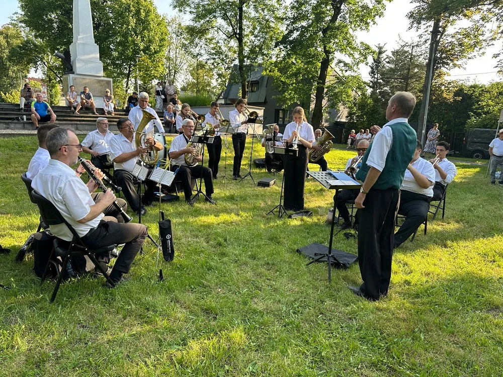 Kochłowice rozbrzmiały muzyką – za nami koncert Orkiestry Dętej KWK „Halemba” [FOTO]