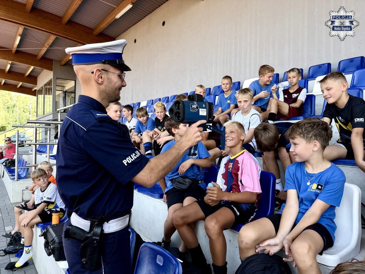 Wakacyjne zasady bezpieczeństwa – młodzi sportowcy spotkali się z policją