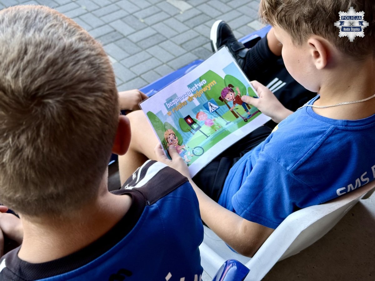 Wakacyjne zasady bezpieczeństwa – młodzi sportowcy spotkali się z policją