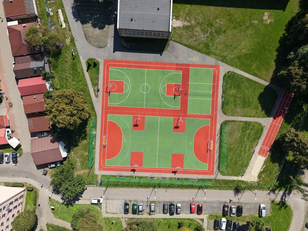 Nowe boisko i bieżnia w Rudzie Śląskiej – zakończono remont przy SP 27 [FILM]