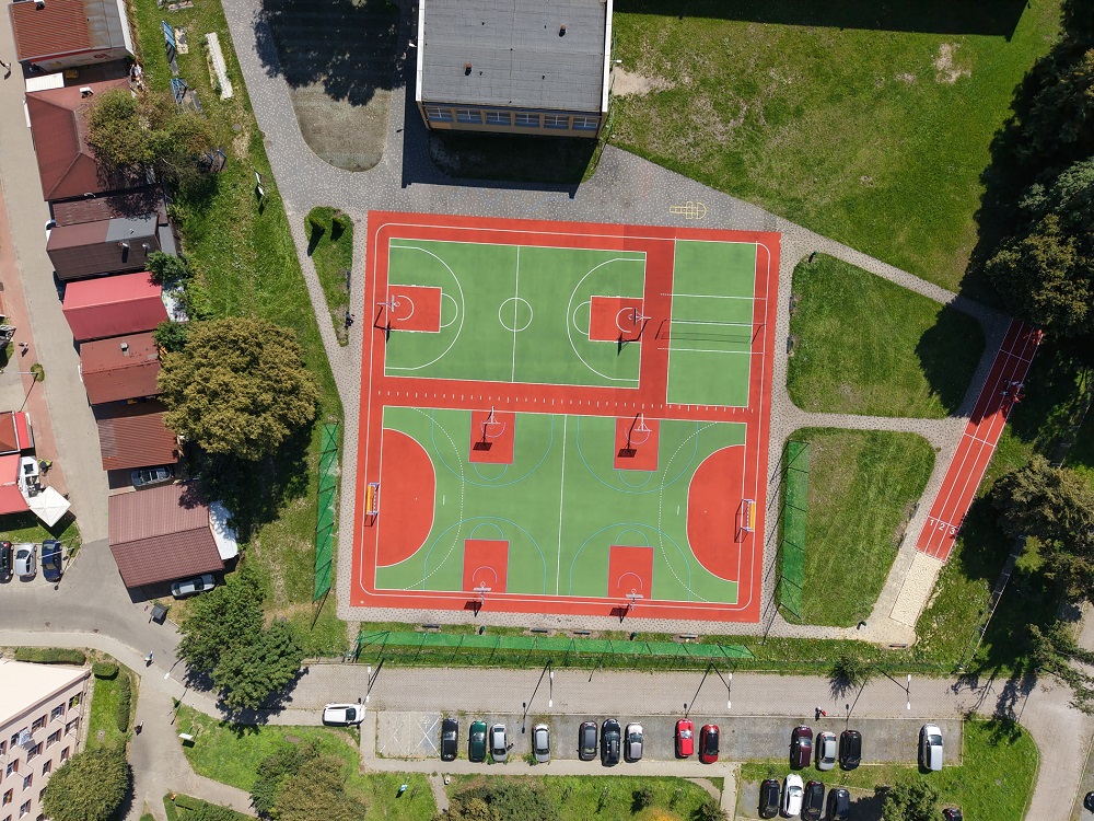 Nowe boisko i bieżnia w Rudzie Śląskiej – zakończono remont przy SP 27 [FILM]