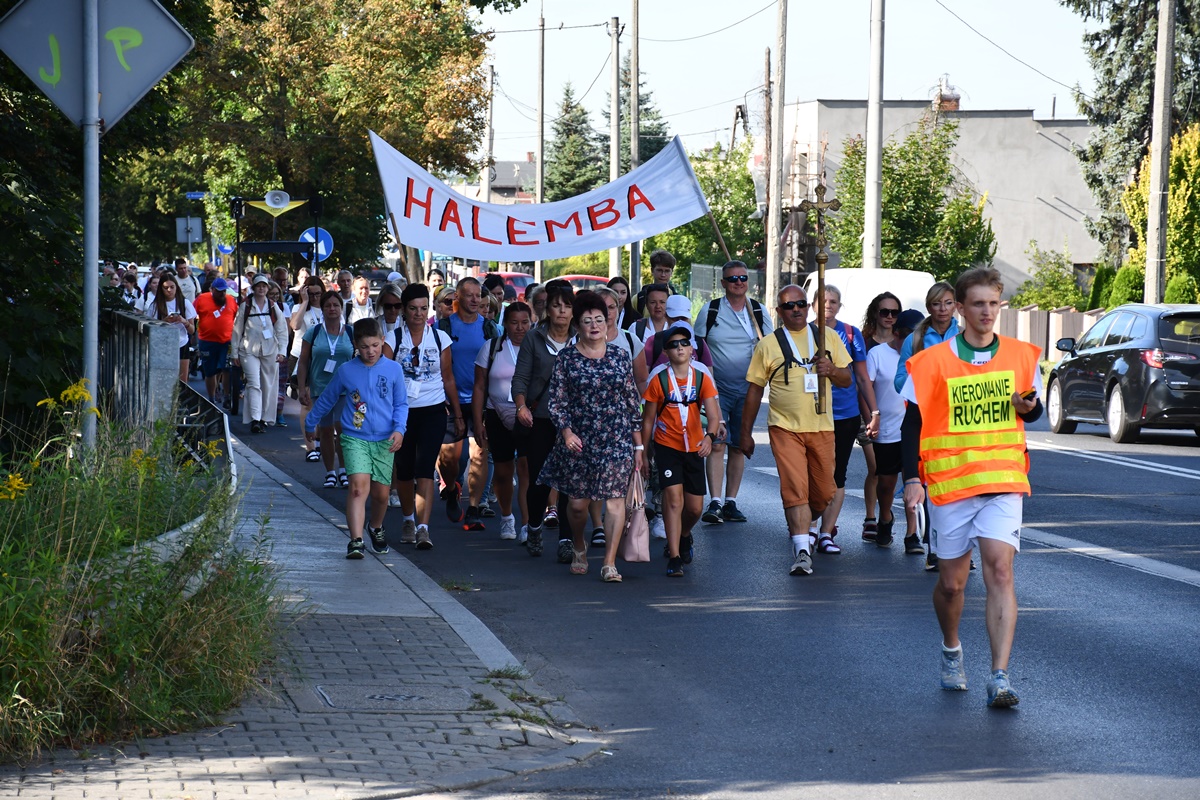 Wyruszyła 46. Halembska Pielgrzymka na Jasną Górę! [ZDJĘCIA]