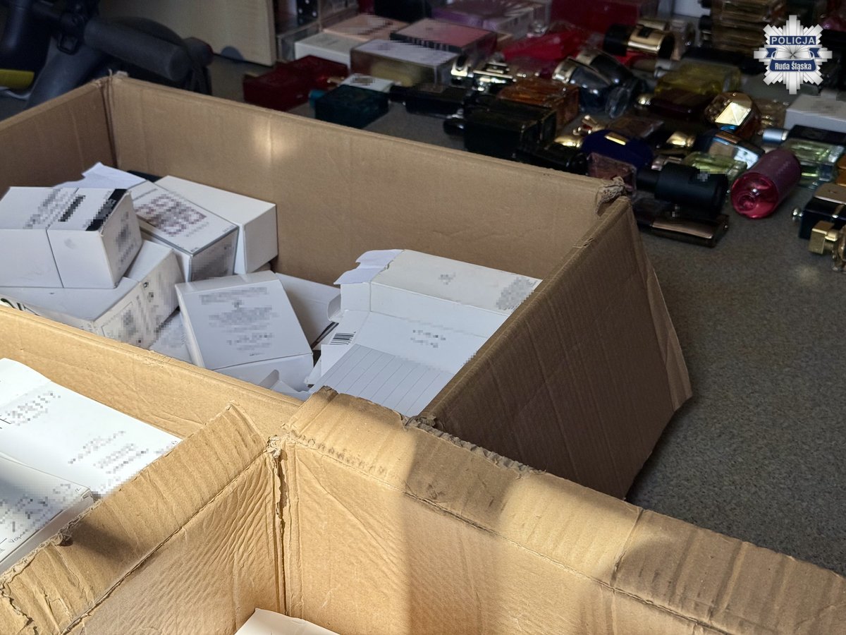 Podróbki perfum na targowisku w Rudzie Śląskiej. Policja wkroczyła do akcji