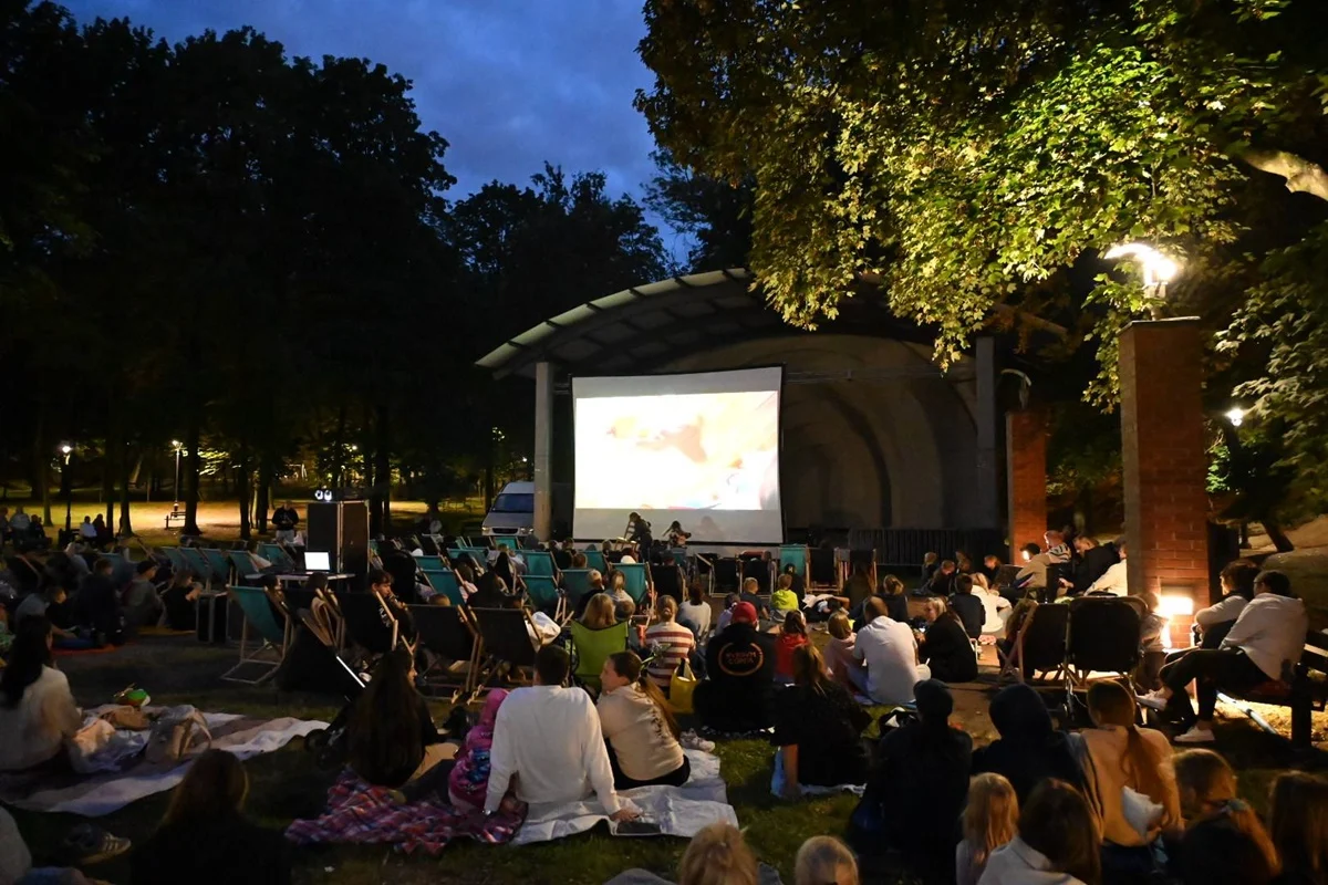 Kino plenerowe i rodzinny festyn w Parku Kozioła 10