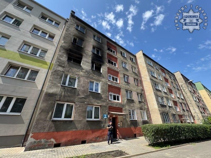 W bloku mieszkalnym w Chorzowie wybuchł tragiczny pożar. Jedna osoba nie żyje