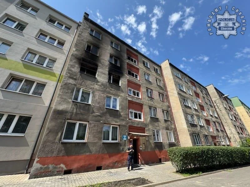 W bloku mieszkalnym w Chorzowie wybuchł tragiczny pożar. Jedna osoba nie żyje