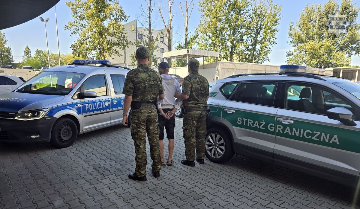 Pijany kierowca z trzema zakazami kierowania pojazdami zatrzymany w Rybniku. Mężczyzna został deportowany