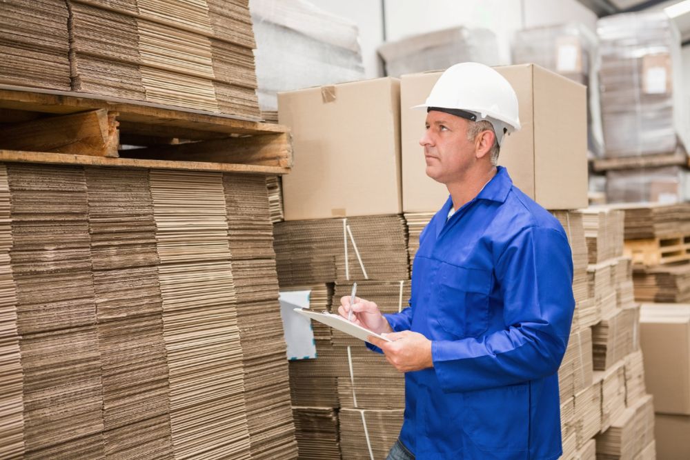 Jak wybrać najlepszego producenta kartonów do współpracy?