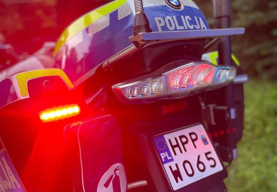 Pijany kierowca wyprzedzał na przejściu dla pieszych. Zatrzymany przez policję