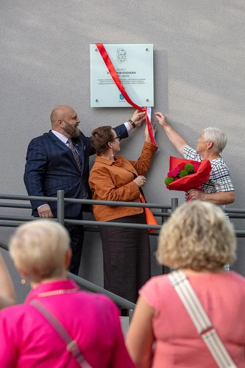 Odsłonięcie tablicy upamiętniającej Zygmunta Stuchlika / fot. Artur Pławski/ UM Orzesze
