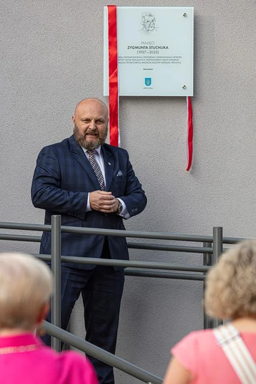 Odsłonięcie tablicy upamiętniającej Zygmunta Stuchlika / fot. Artur Pławski/ UM Orzesze