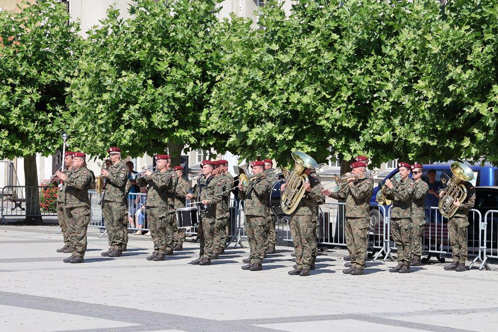 Burmistrz reprezentował Orzesze na obchodach Święta Wojska Polskiego w Pszczynie