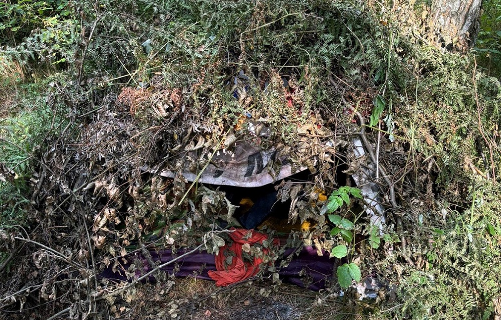 Tyscy policjanci zatrzymali 45-latka ukrywającego się w lesie