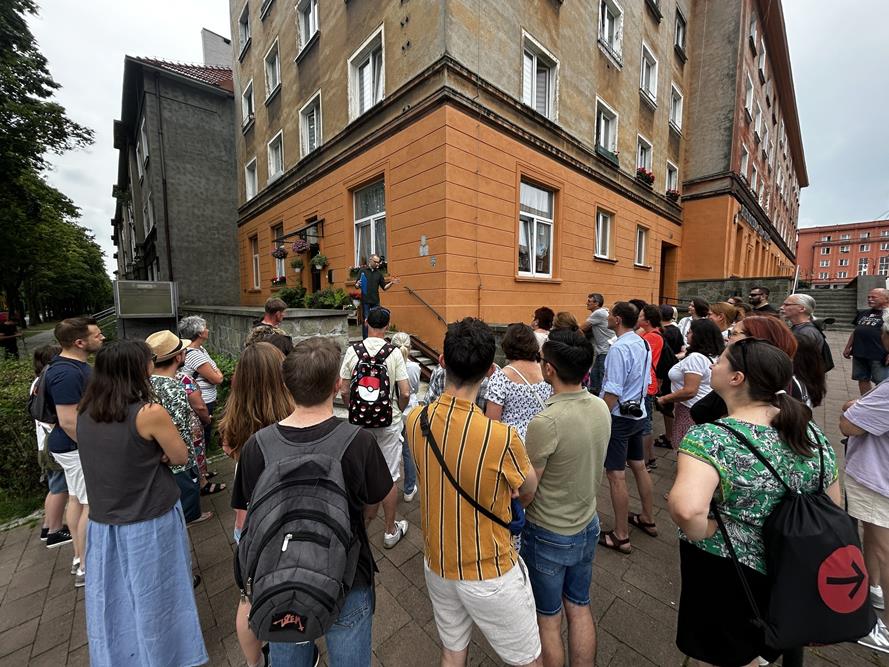 Spacer architektoniczny - Unikatowe osiedle A / fot. Gabriela Oleksy, Piotr Podsiadły, Muzeum Miejskie w Tychach