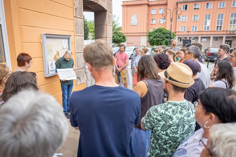 Spacer architektoniczny - Unikatowe osiedle A / fot. Gabriela Oleksy, Piotr Podsiadły, Muzeum Miejskie w Tychach