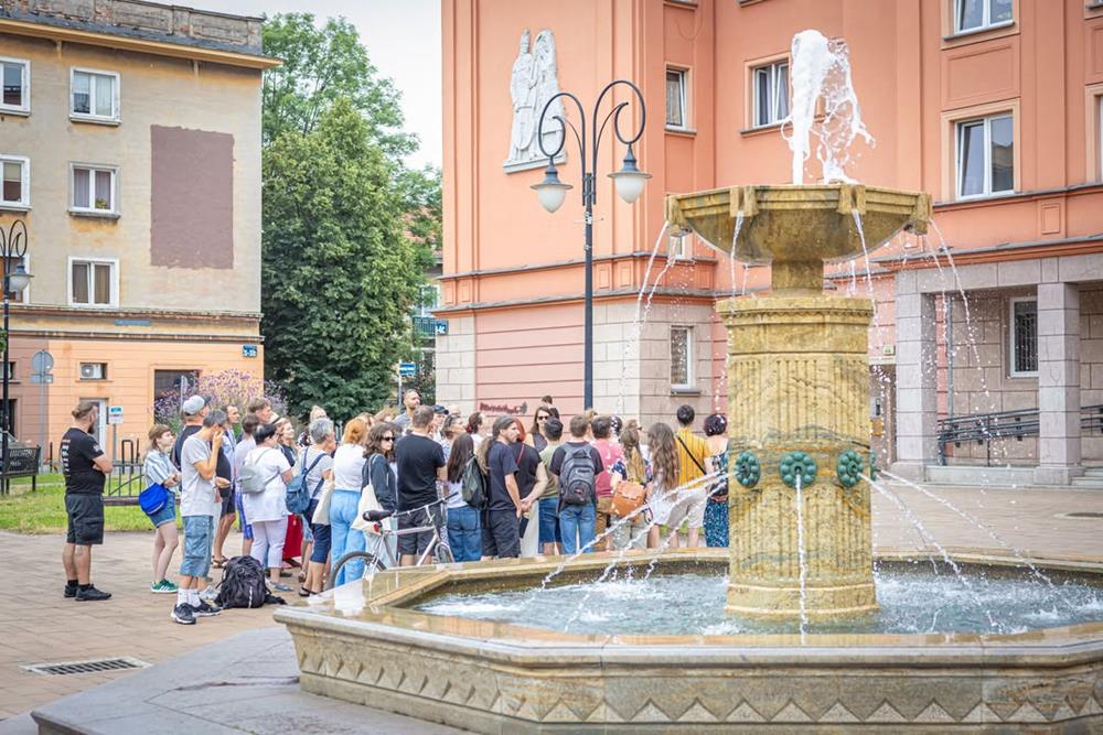 Spacer architektoniczny - Unikatowe osiedle A / fot. Gabriela Oleksy, Piotr Podsiadły, Muzeum Miejskie w Tychach