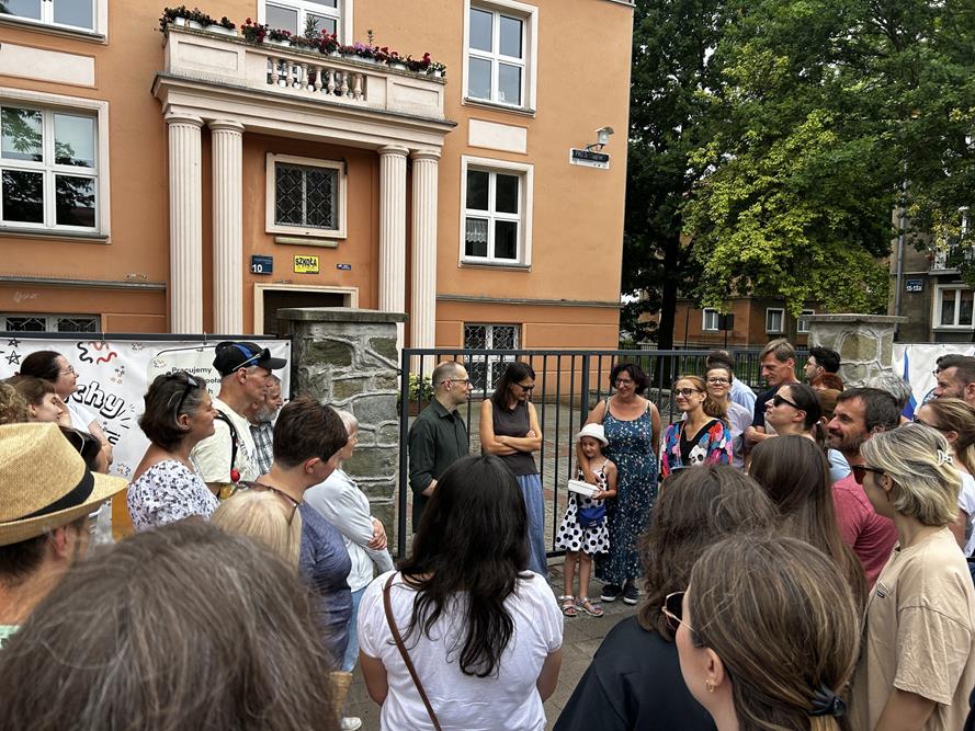 Spacer architektoniczny - Unikatowe osiedle A / fot. Gabriela Oleksy, Piotr Podsiadły, Muzeum Miejskie w Tychach