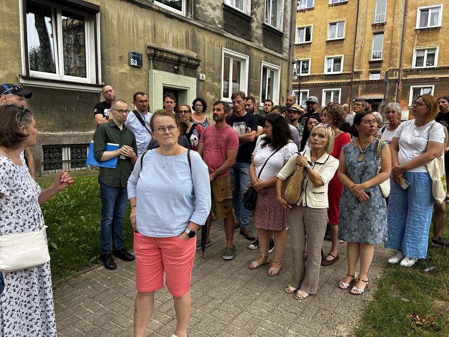 Spacer architektoniczny - Unikatowe osiedle A / fot. Gabriela Oleksy, Piotr Podsiadły, Muzeum Miejskie w Tychach