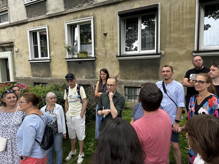 Spacer architektoniczny - Unikatowe osiedle A / fot. Gabriela Oleksy, Piotr Podsiadły, Muzeum Miejskie w Tychach