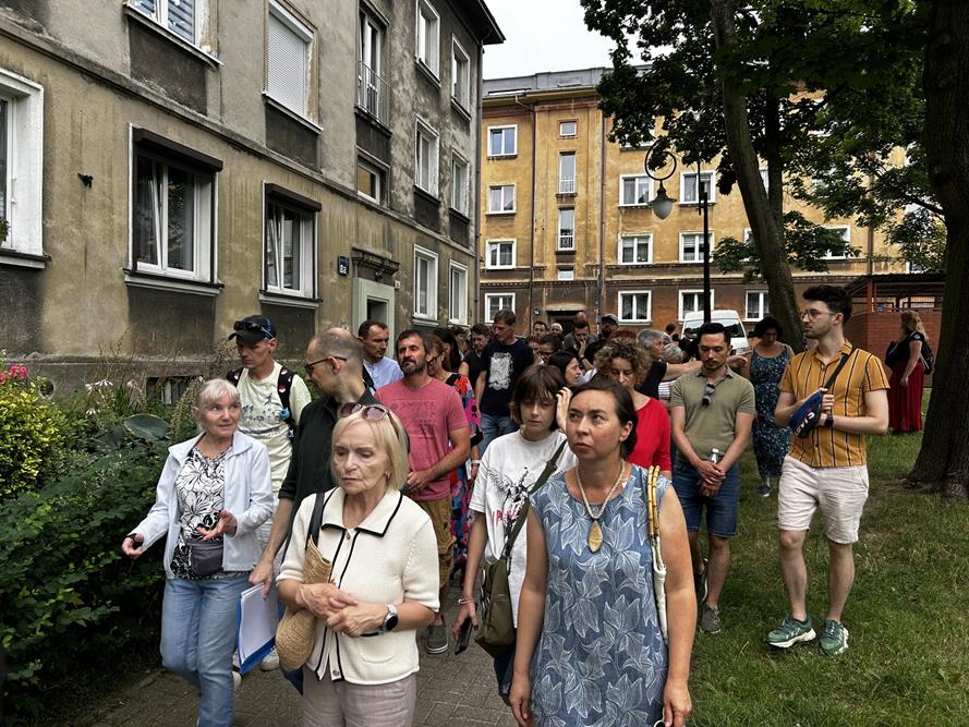 Spacer architektoniczny - Unikatowe osiedle A / fot. Gabriela Oleksy, Piotr Podsiadły, Muzeum Miejskie w Tychach