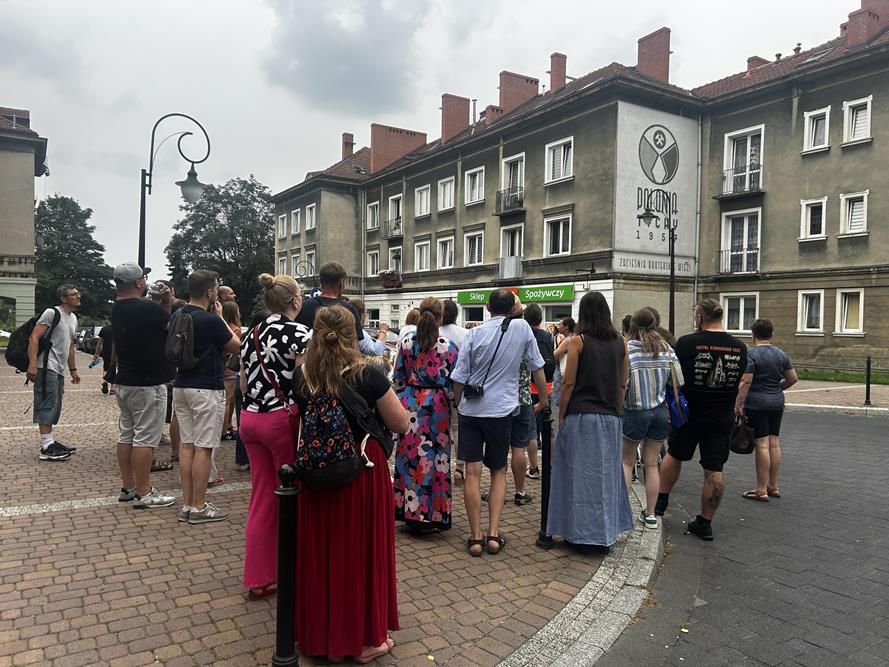 Spacer architektoniczny - Unikatowe osiedle A / fot. Gabriela Oleksy, Piotr Podsiadły, Muzeum Miejskie w Tychach