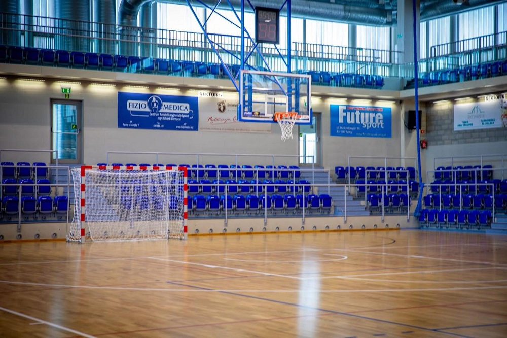 Tyska hala sportowa po remoncie – nowa nawierzchnia już czeka na sportowców