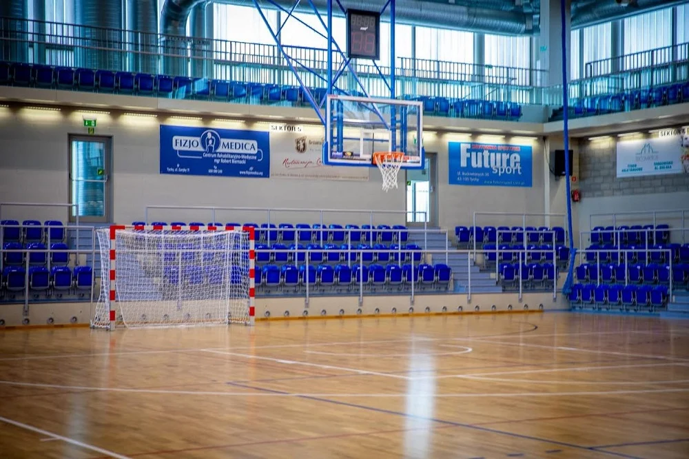 Tyska hala sportowa po remoncie – nowa nawierzchnia już czeka na sportowców