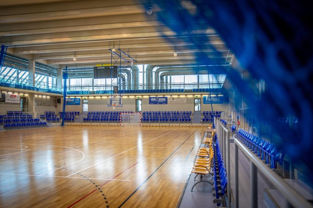 Tyska hala sportowa po remoncie – nowa nawierzchnia już czeka na sportowców