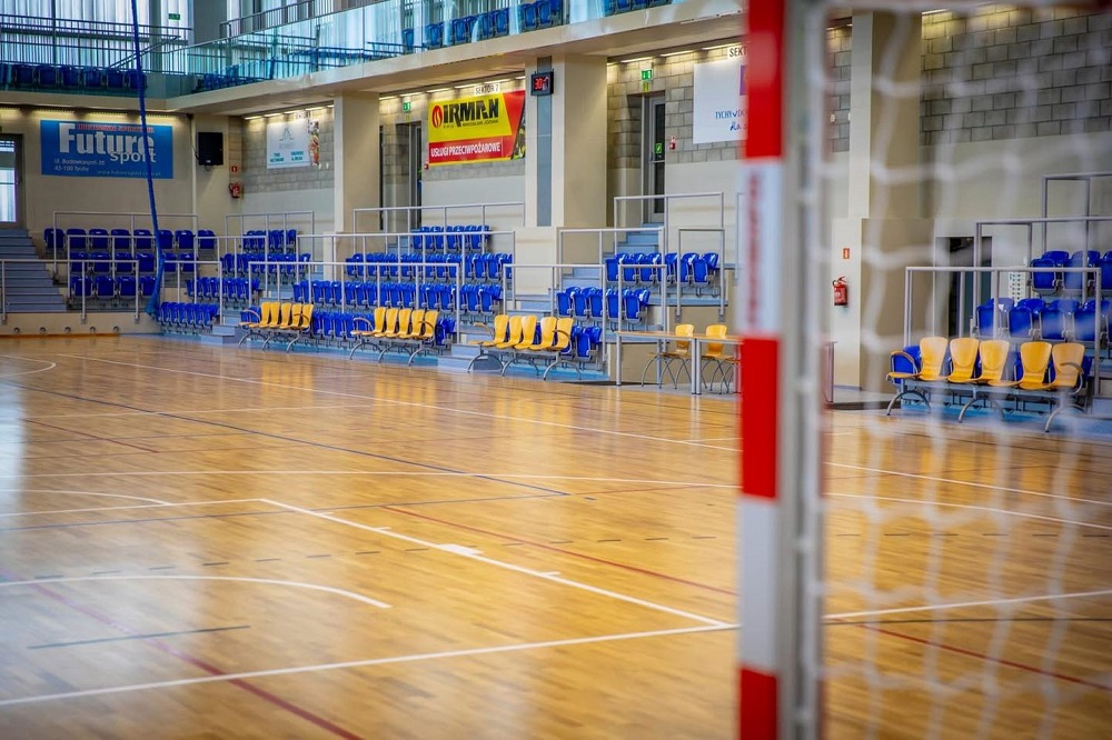 Tyska hala sportowa po remoncie – nowa nawierzchnia już czeka na sportowców