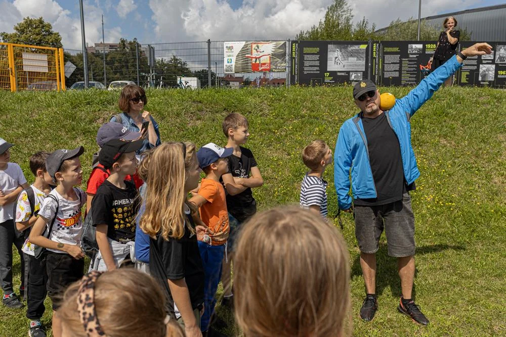 Zwiedzanie Stadionu Lekkoatletycznego w Tychach / fot. Artur Pławski, Muzeum Miejskie w Tychach
