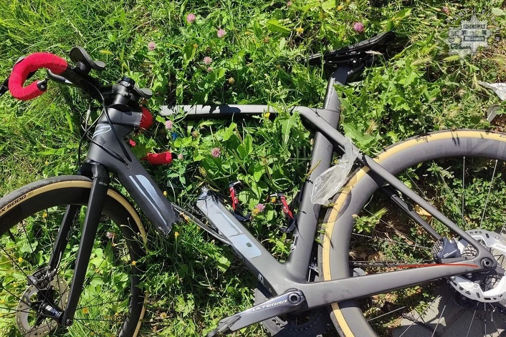 Wypadek z udziałem rowerzysty na ul. Laryskiej – rowerzysta trafił do szpitala