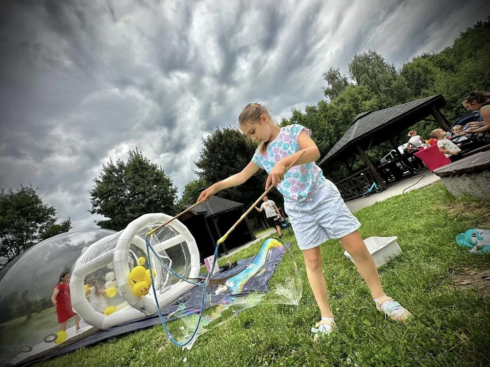 Książki na trawie i uśmiech na twarzy, czyli Niedzielny Poranek na Górce Słupeckiej