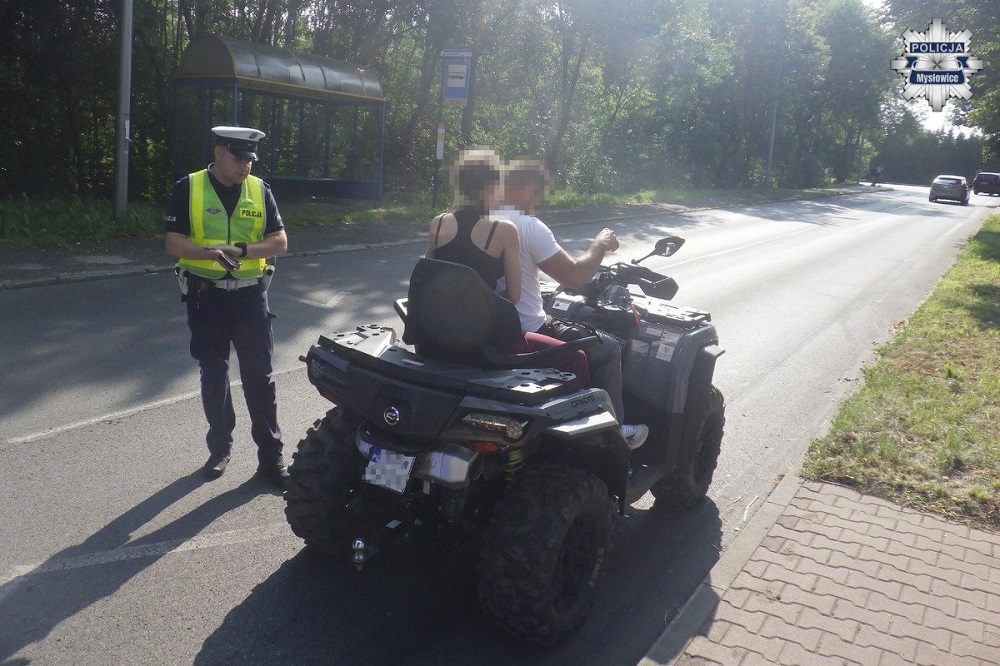 Para na quadzie ukarana za brak kasków