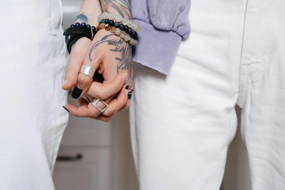 Bransoletki dla par – styl, symbolika i serce w jednym dodatku