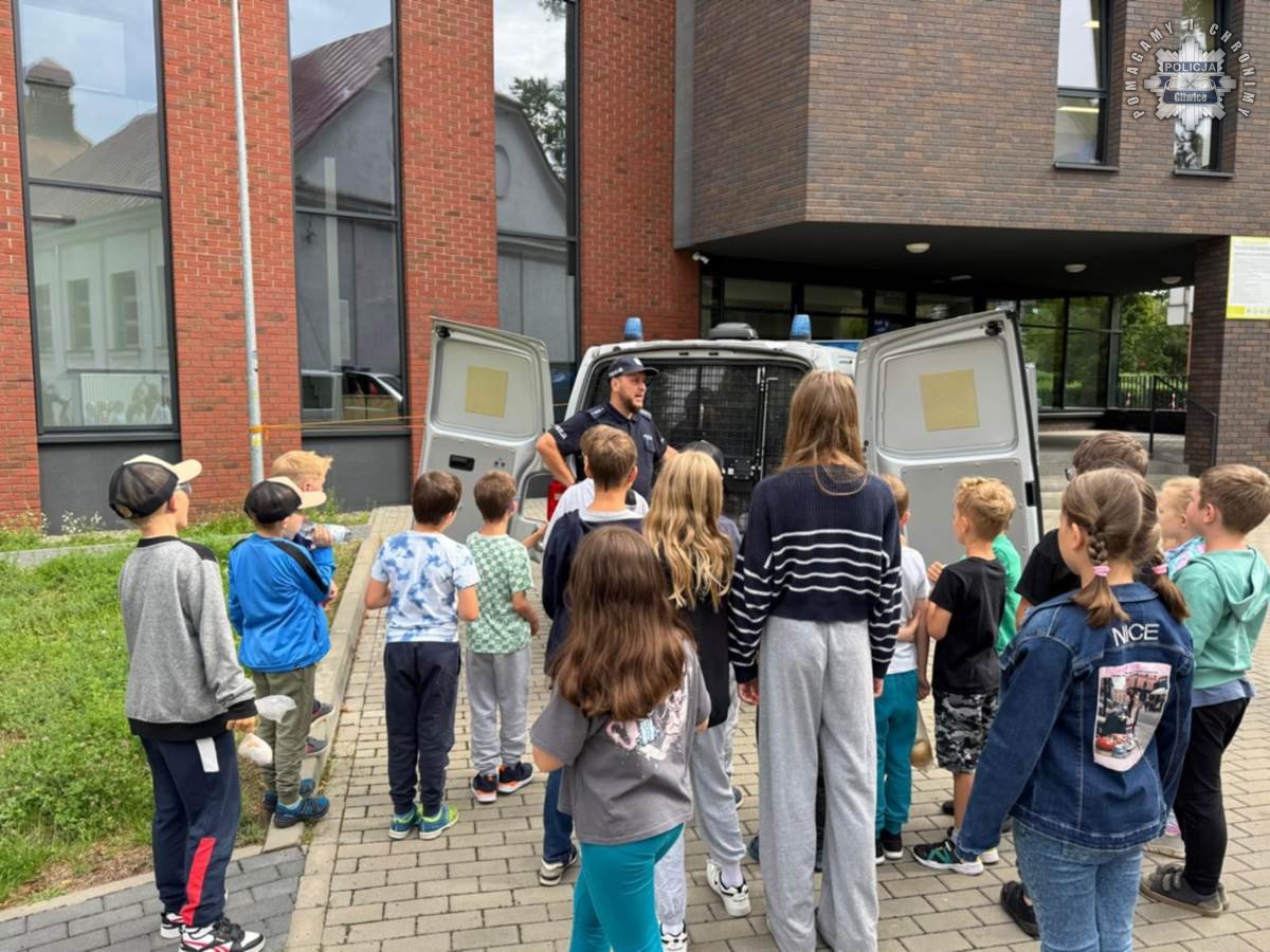 Bezpieczne wakacje z gliwicką Policją – plenerowe spotkanie z najmłodszymi