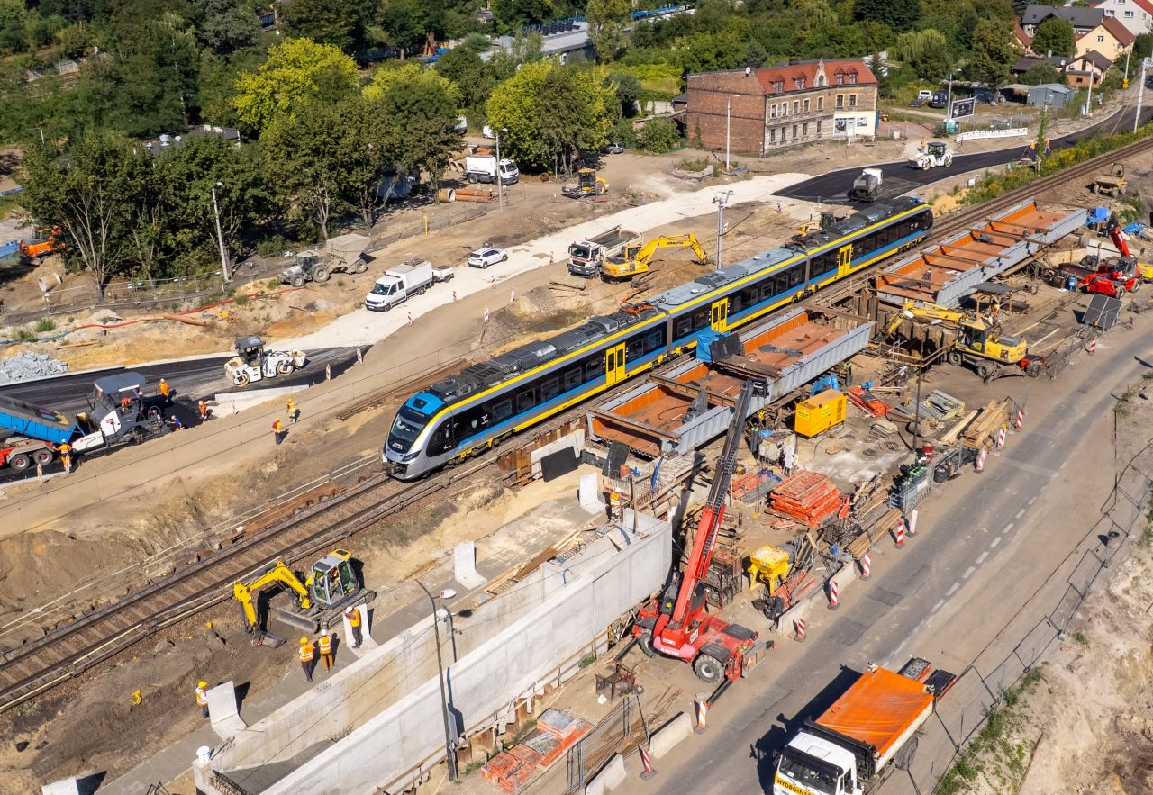 Wielka inwestycja w Łabędach. Trwa przebudowa dróg i tworzenie węzła przesiadkowego