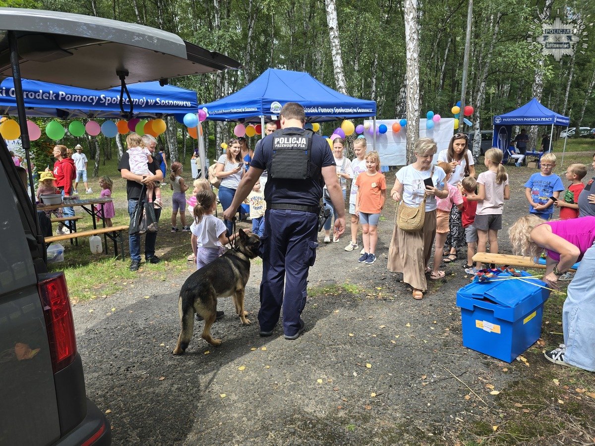 Sosnowiecki Mopsikobus: spotkanie z policjantami i psem Zeusem pełne atrakcji