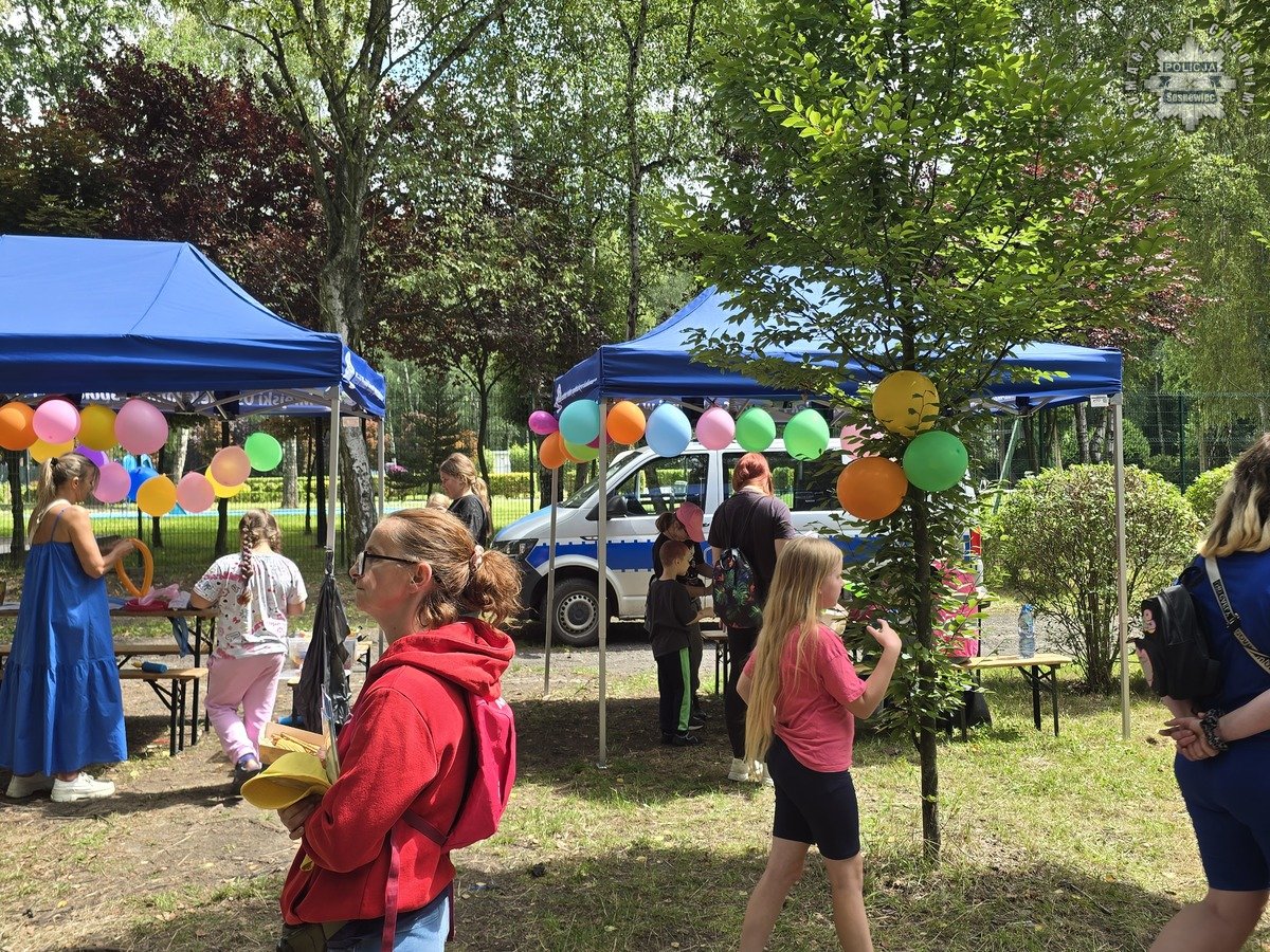 Sosnowiecki Mopsikobus: spotkanie z policjantami i psem Zeusem pełne atrakcji