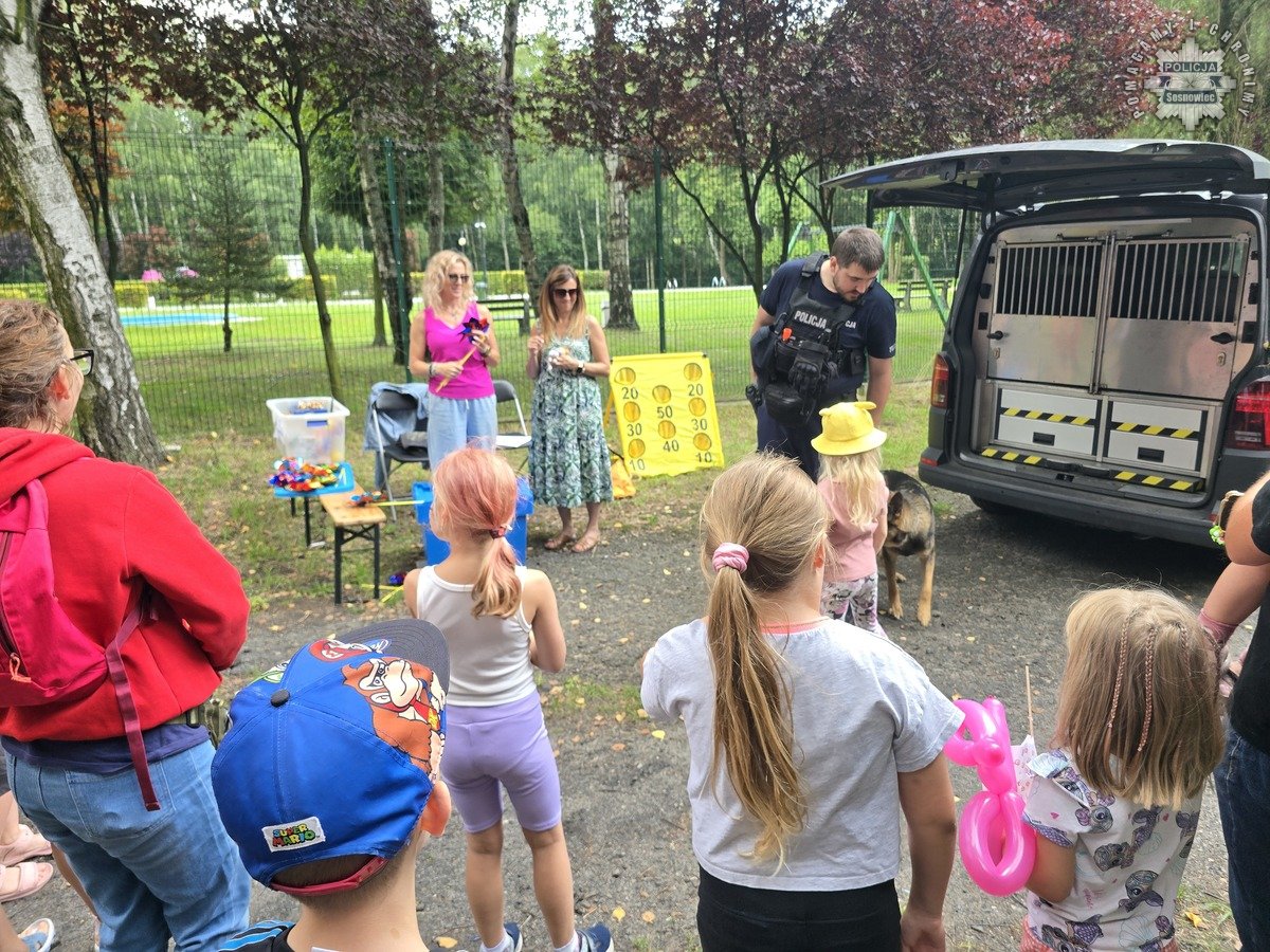 Sosnowiecki Mopsikobus: spotkanie z policjantami i psem Zeusem pełne atrakcji