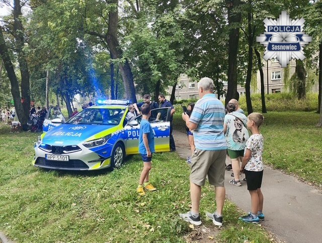 Policjanci i MOPS razem na pikniku „Podwórkowy MopsikoBus”