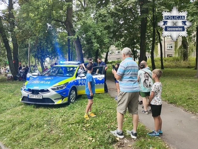 Policjanci i MOPS razem na pikniku „Podwórkowy MopsikoBus”