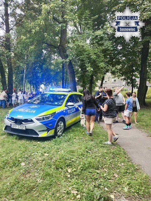 Policjanci i MOPS razem na pikniku „Podwórkowy MopsikoBus”