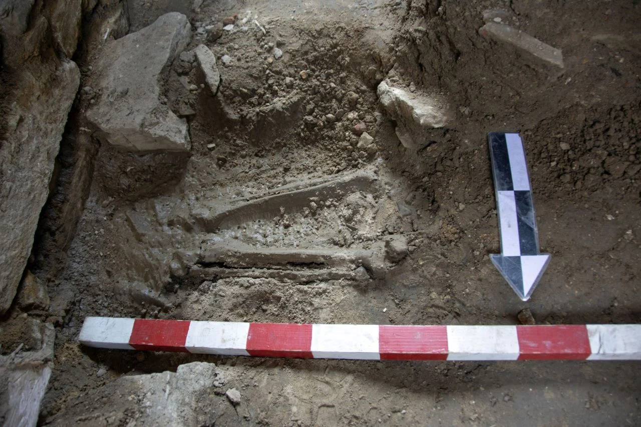 Archeolodzy odkryli kolejny tajemniczy szkielet pod kościołem św. Wojciecha