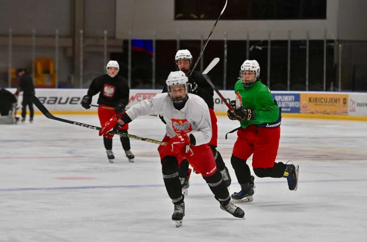 Hokejowa Reprezentacja Polski U20 trenuje na bytomskim lodowisku