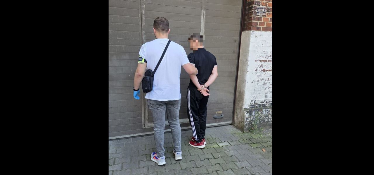 24-latek kradł markową odzież i miał narkotyki – grozi mu 5 lat więzienia