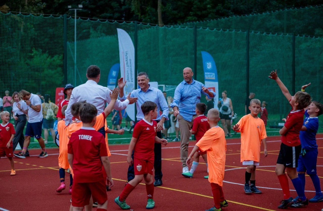 Otwarcie wyremontowanego Orlika. Bytomianie wzięli udział w sportowym pikniku