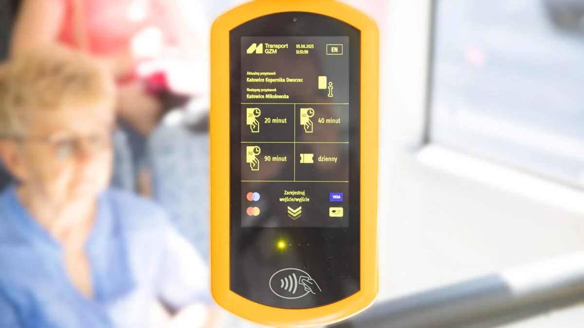Płatność kartą już we wszystkich pojazdach Transport GZM