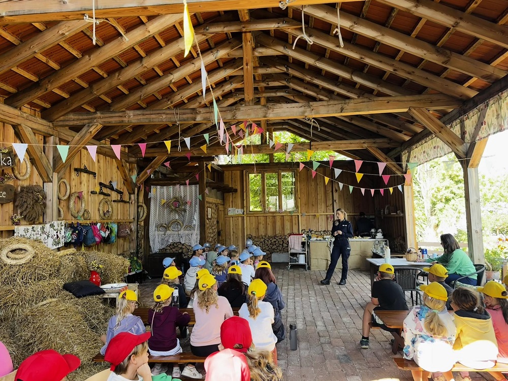 Policjanci z Mikołowa edukują najmłodszych podczas wakacji